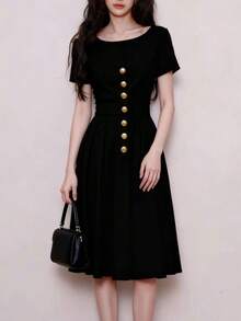 Women's Black Summer Dress, Round Neckline, Gold Buttons, Fitted Cut With Pleated Midi Skirt, Elegant And Sophisticated For Office Or Events. - 黑色 - 查看 4