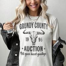 Camiseta de concierto de inspiración vintage de Grundy County Auction, camiseta unisex de algodón con cuello redondo y diseño gráfico estampado, música country de los 90, estilo retro boho occidental. - Blanco - Ver 5