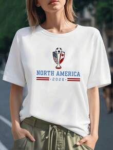 Trofeo con balón y banderas de México Estados Unidos y Canadá que simboliza la unión deportiva del continente hacia el gran torneo 2026 camiseta para mujer 100% algodón cómoda y moderna para fanáticas del fútbol - Negro - Ver 1