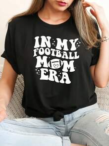 Playera de cuello redondo con patrón de eslogan de fútbol, playera casual de manga corta, ropa de mujer - Negro - Ver 1