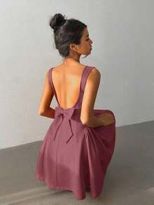 Vestido corto elegante y sexy de mujer con lazo y espalda descubierta - Color caoba - Ver 6