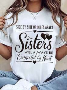 Soft, Breathable, And Lightweight For All-Day Comfort. Women's T-Shirt With A Print Of Sisters Together Or Miles Apart, Always Connected By Heart. Crew Neck, Casual Style, Ideal As A Gift For A Sister. 220g. Classic Neckline With A Relaxed Fit That Flatters All Body Types And Is Easy To Pair With Jeans, Shorts, And Leggings. - 白色 - 查看 1