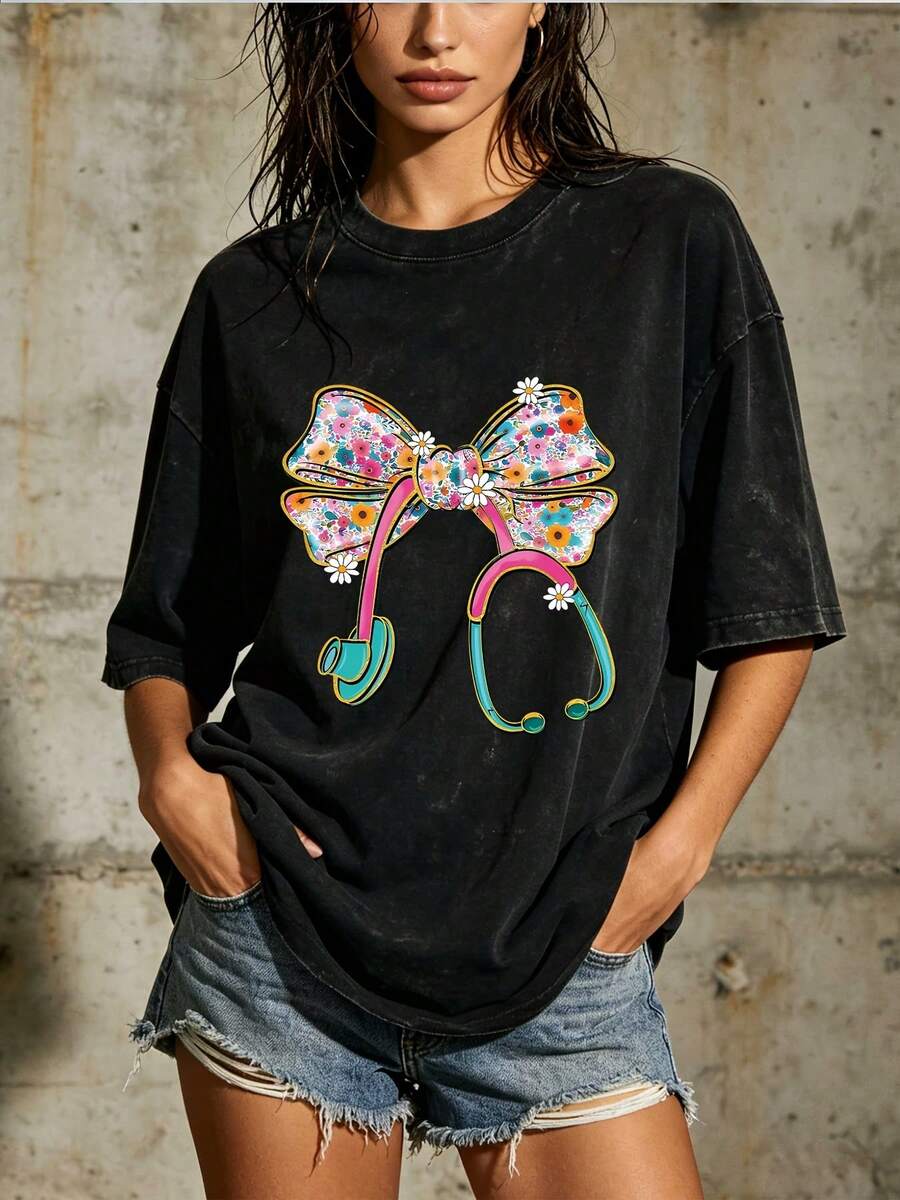 Camiseta de Mujer con Diseño de Lazo Floral de 180g - Regalo para cumpleaños, reuniones familiares y actividades de building corporativas - Camiseta de manga corta de verano suave y cómoda, adecuada para diversas ocasiones - Camiseta unisex de algodón holgada de estilo vintage urbano con cuello redondo y manga corta. - Negro - Ver 1
