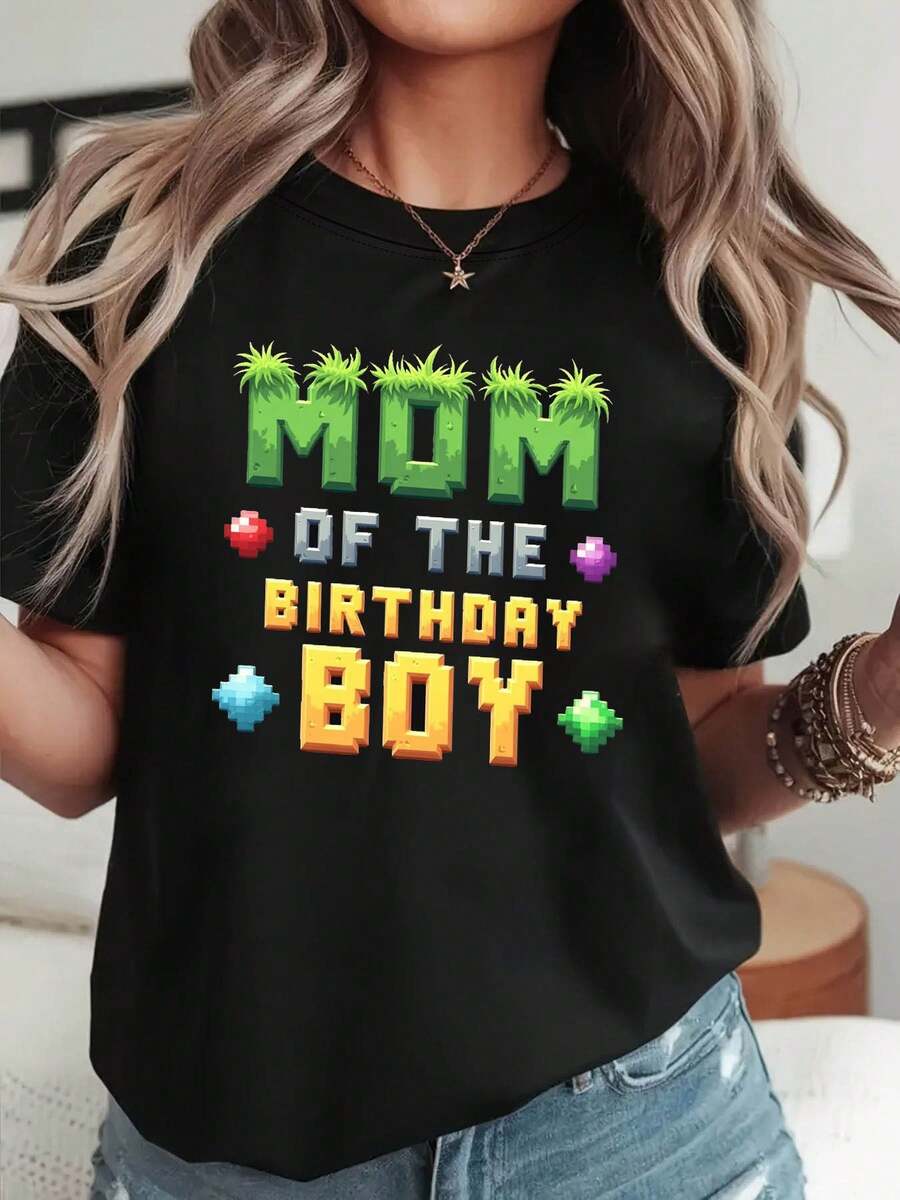 Camiseta de manga corta de cuello redondo para mujer, estilo pixelado con texto "MOM OF THE BIRTHDAY BOY", para primavera-verano, regalo informal para compras o vacaciones, atuendo para reuniones de amigos, blusas para mujer, playeras de mujer, tops, blusa, top, playeras. - Negro - Ver 1