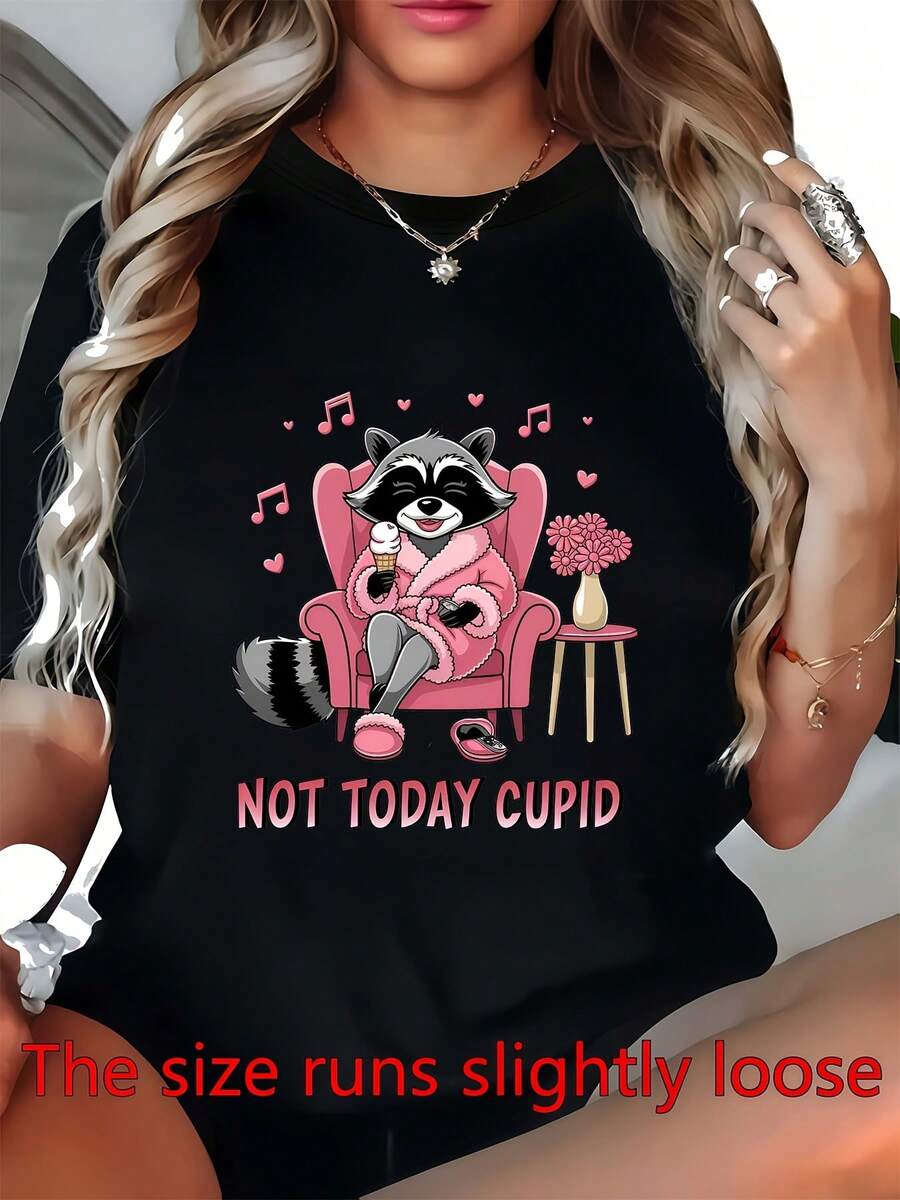 Hoy no es el Día de Cupido. Camiseta holgada de moda para mujer, 180 gramos, con un lindo diseño de mapache, un regalo creativo para ella en el Día de San Valentín. - Negro - Ver 1