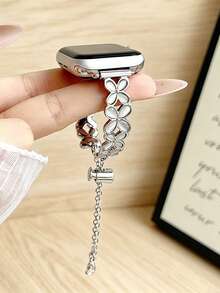 1 chiếc dây đeo đồng hồ họa tiết hoa, đính đá mắt mèo, có thể điều chỉnh kích thước, tương thích với Apple Watch 38mm 40mm 41mm 42mm 44mm 45mm 49mm (S10 42mm) (S10 46mm) (S11 42mm) (S11 46mm), dây đeo đồng hồ nữ tối giản và thời trang, phù hợp với các dòng Series 11 Ultra 3 SE3 Ultra 2 S10 SE2 9 8 7 SE 6 5 4 3 2 1, thích hợp để phối đồ, đeo hàng ngày và trong các dịp lễ. - Bạc - Xem 2
