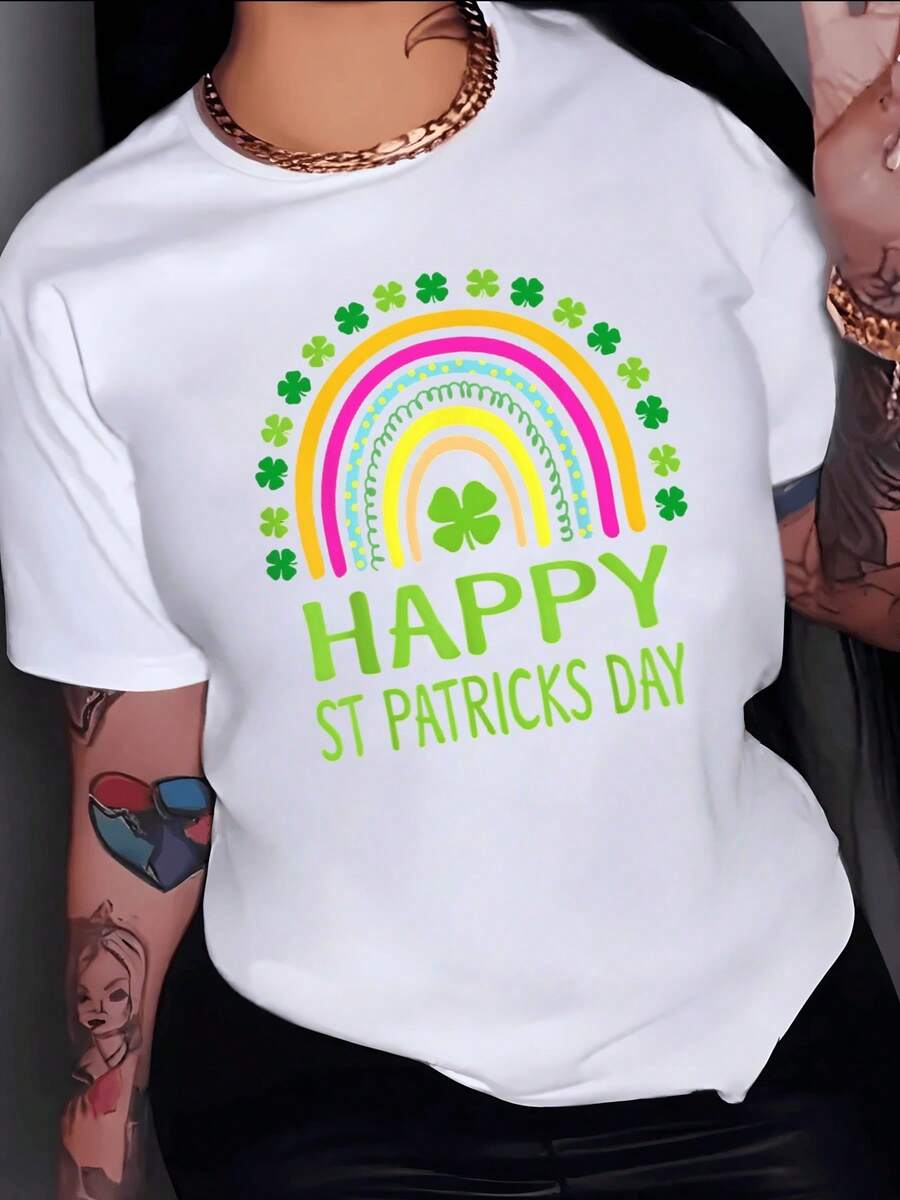 Arco iris colorido rodeado de tréboles que simboliza suerte alegría y energía positiva para celebrar el día de San Patricio camiseta de mujer casual moderna y cómoda para fiesta festiva - Blanco - Ver 1