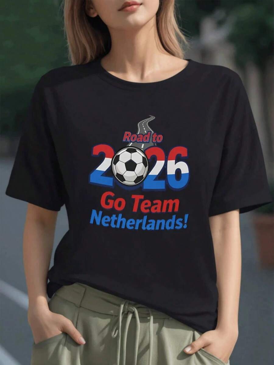 Camino hacia 2026 con balón de fútbol y colores de Países Bajos que simbolizan apoyo y pasión deportiva camiseta para mujer 100% algodón - Negro - Ver 1