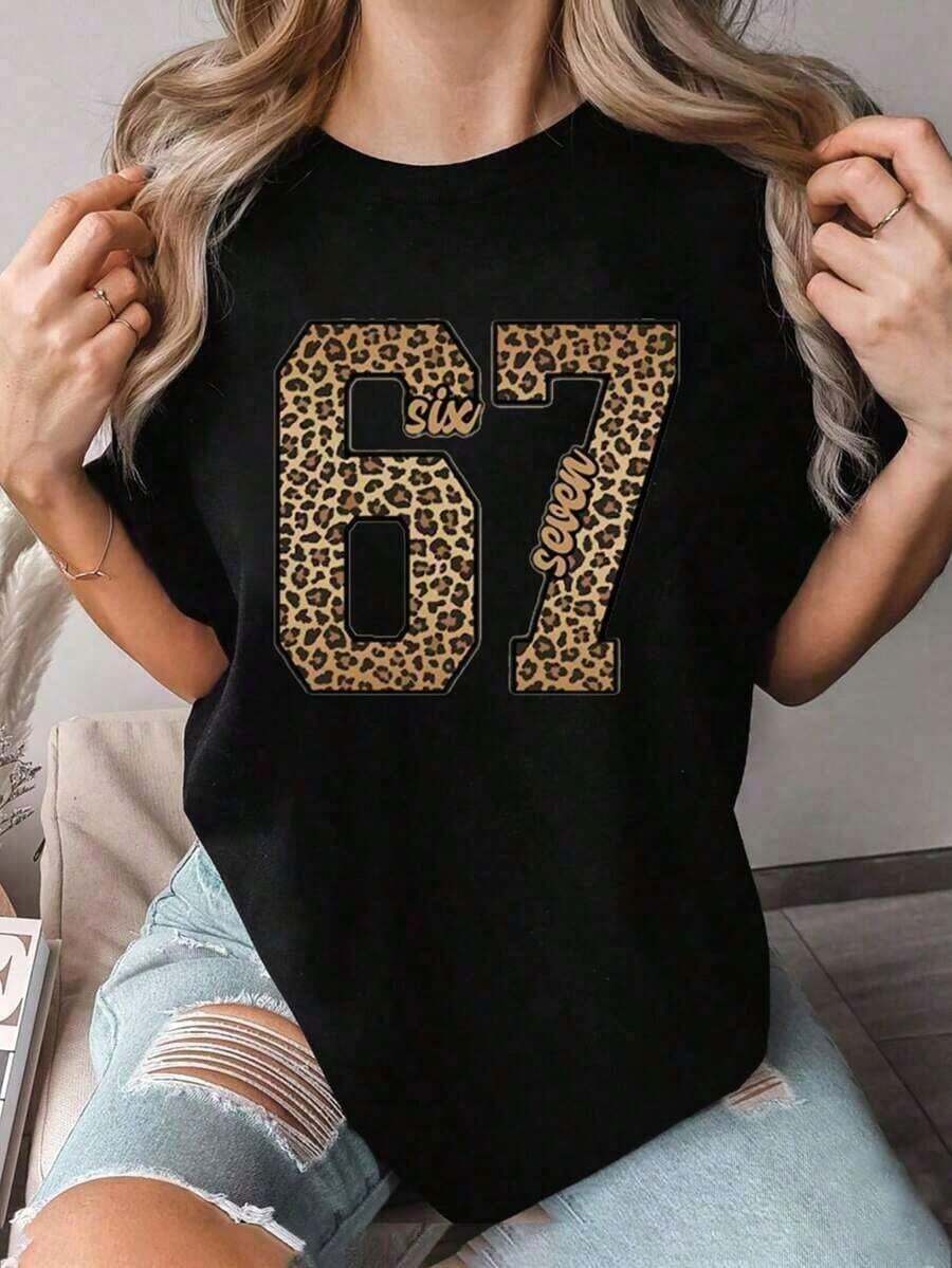 conjuntos de mujer 2026 Camisetas gráficas de mujer con estampado de leopardo y mariposa, cuello redondo, manga corta, estilo casual de verano, camisetas ligeras para mujer - Negro - Ver 1