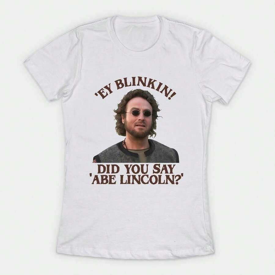Camiseta de mujer con la frase "¿Parpadeando? ¿Dijiste Abe Lincoln?"220G C1AmiS1eta de AL1Godn esencial uniS1ex, 220 g de suavidad úniC1A. PensA1DA1 Para A1DAptarse a todaS1 Las perS1onas, hombres y mujeres por igual. Tela duradera de gran C1Alidad, listA1 Para cualquier corte, D1ELIC1A1DA al tacto pero construidA1 Para resistir. TopS1 Ligeros mujer, conjuntos otoñales, ropa de vaC1Aciones, disfraces de new years para ella. - Blanco - Ver 1