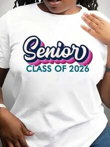 Camiseta de Graduación Clase de 2026 - Camiseta Gráfica Retro del Año de Graduación con Letras Grandes de "Senior" y Diseño del Número 2026, Camiseta de Manga Corta con Cuello Redondo de 180g de Peso Pesado para Mujeres y Hombres, Tallas Unisex S-3XL, Negra con Estampado Multicolor - Ideal para Fiestas de Graduación y Uso Casual, Regalos para Niños y Niñas, Fondo para Fotografía y Uniformes Escolares - Regalo de Graduación Perfecto para Amigos, Familiares y Compañeros de Clase, Ropa Casual - Blanco - Ver 6
