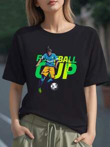 Jugador dinámico controlando el balón frente a letras verdes que evocan la energía del torneo de fútbol y el espíritu competitivo camiseta para mujer 100% algodón cómoda y deportiva - Negro - Ver 6