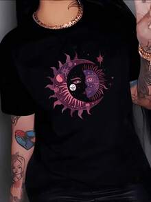 Sun And Moon Fused In A Mystical Symbol Representing The Balance Between Night Energy And Solar Vitality With Astral Details That Evoke Harmony And Inner Power. Women's Casual Modern Comfortable T-Shirt For Everyday Wear - 黑色 - 查看 8