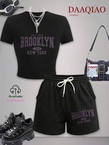 2PCS Women's 2026 Summer Stretchy Crop Top & Cotton Shorts Set, Varsity "Brooklyn NY EST '98" Print, Elastic Waist Breathable Loungewear W/ Pockets - 黑+黑 - 查看 1