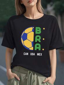 Balón de fútbol amarillo y azul junto a letras verdes BRA con estrellas doradas que representan la unión deportiva entre CAN USA y MEX camiseta para mujer 100% algodón cómoda y moderna - Negro - Ver 6