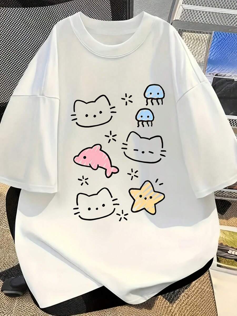 Comfortable Print. Women's Casual, Spring/Summer Top With An Off-The-Shoulder Design. This Short-Sleeved T-Shirt Features A Fun And Cute Cartoon Print Of A Cat, Dolphin, Jellyfish, And Starfish. Comfortable And Soft Against The Skin, It's Perfect For Everyday Wear. A Simple And Casual Summer T-Shirt. - 白色 - 查看 1