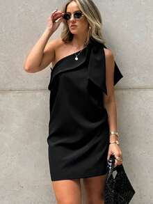 Vestido corto negro de hombro único con cuello irregular, corte recto diseño exclusivo, estilo sexy y versátil para verano. - Negro - Ver 8