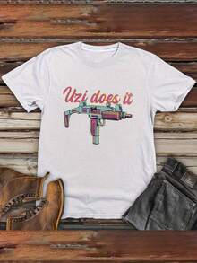 Camiseta casual de manga corta para hombre "The Gun Speaks", con un llamativo estampado de rifle de asalto Uzi, diseño vibrante de bloques de color, corte regular, cuello redondo, 100% algodón puro, estilo veraniego, adecuada para actividades al aire libre y uso diario, tela cómoda y agradable para la piel, tecnología de impresión digital. - Blanco - Ver 1