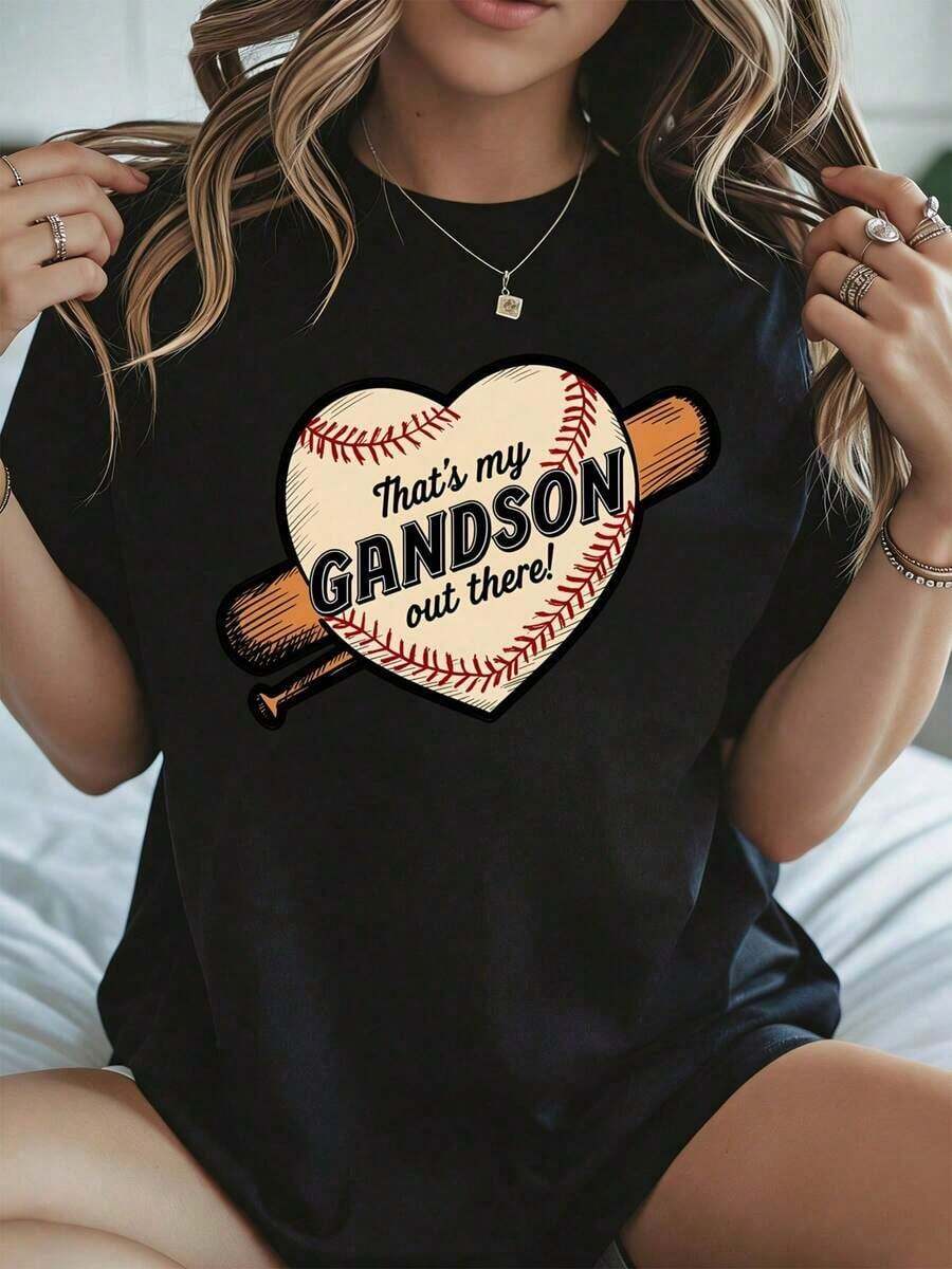 Elegante y casual para mujer, manga corta, camiseta de béisbol, estampado de corazón y bate de béisbol para el Día de la Madre, "Ese es mi nieto ahí fuera", ropa casual blanca para primavera y verano. - Negro - Ver 1