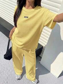 Conjunto informal de camiseta holgada y pantalones con textura mostaza para mujer - amarillo ganso - Ver 3