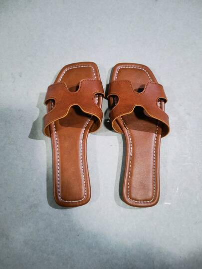 2026 Summer New Flat Sandals Slip-On Fashion Casual Outdoor Minimalist Square Toe Women Slippers
