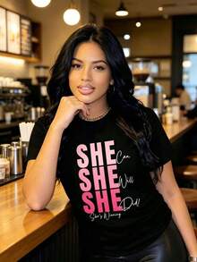 Camisetas Casuales para Mujer, Camiseta con Estampado "Ella Puede, Ella Hará, Ella Lo Hizo" - Camiseta Transpirable para Uso Diario - Lavable a Máquina, Camiseta Gráfica Negra y Rosa para Mujer, Estilo Y2K, Camisetas de Moda de Verano, Conjuntos y Tops Casuales de Streetwear - Negro - Ver 4