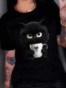 A Cute-Looking Black Cat Holds A White Cup, Creating A Sense Of Calm And Sweetness, Perfect For Animal Lovers. Casual Women's T-Shirt With Modern Art And A Playful Touch. - 黑色 - 查看 8