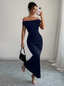 Women's Fitted Party Dress With Off-The-Shoulder Design And Elegant Metallic Details - 紅色 - 查看 5
