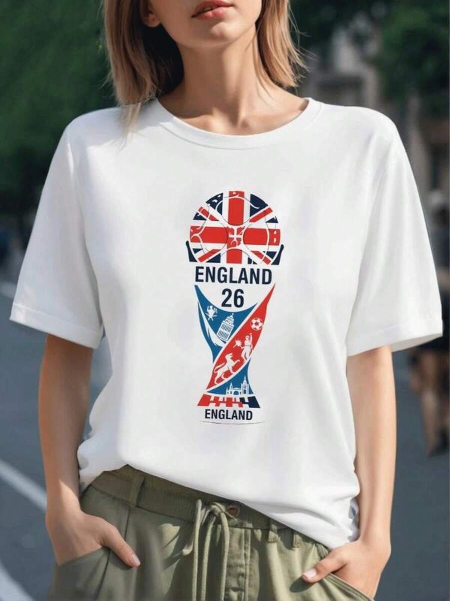 British Cross With London And Football Figures Representing English Sporting Energy And Culture. Women's T-Shirt, 100% Cotton, Comfortable And Modern. - 黑色 - 查看 1