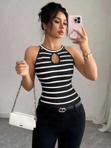 Camiseta ajustada y sexy con diseño hueco y cuello halter a rayas para mujeres - Blanco y Negro - Ver 7