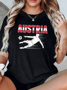 Jugador en movimiento simboliza la pasión y energía del fútbol con la palabra Austria representando orgullo y velocidad en cada jugada perfecta camiseta de mujer casual moderna cómoda para fanáticas del deporte - Negro - Ver 6