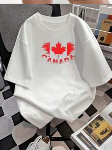 Distressed Canadian Flag Graphic Tee For Patriotic Styles, Perfect For Canada Day Celebrations And National Events. 100% Cotton. Great For Gifting. Women's Tee. Stylish. Bohemian Style. Soft, Breathable, And Comfortable Garment, Perfect For Spring, Summer, And Fall; Ideal For Vacations, Travel, And Everyday Wear. Perfect For Watching A Game. - 白色的 - 查看 2