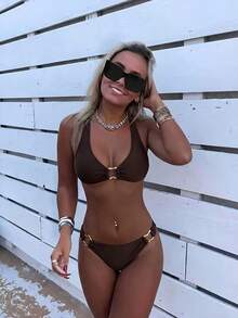Bộ bikini nữ 2 mảnh màu trơn thanh lịch, gợi cảm, năm 2026, trang trí bằng vòng kim loại không đều, thích hợp cho bãi biển mùa hè, hồ bơi, tiệc tùng và đồ bơi thường ngày. - Cà phê nâu - Xem 2