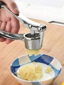 3-In-1 Stainless Steel Manual Garlic Press, Multifunctional Kitchen Garlic Crusher, Garlic Paste Squeezer Tool, Garlic Press, Kitchen Accessory, Functions: Garlic Press + Nutcracker + Bottle Opener, Compact And Durable Garlic And Ginger Grinder - Multicolor - View 4