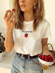 Camiseta Oversize Para Mujer Con EstéTica Y2K "FRAMBOISE" Y GráFico Bordado De Frambuesa, Camiseta Casual De Manga Corta Con Cuello Redondo, Estilo Streetwear, Top Vintage Retro Minimalista Con Estampado De Frutas, Ropa De Verano Para Uso Diario, Citas Para Tomar Un Café, Brunch, Fiestas, Moda Vacacional Para Adolescentes, Camiseta GráFica Holgada Para Mujeres JóVenes Y Amantes De Las Frutas. - Blanco - Ver 8