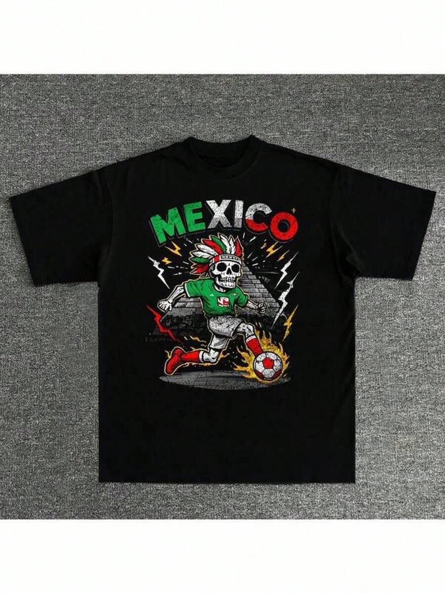 Camisetas Gráficas - Camiseta de manga corta con la palabra "MÉXICO" en verde y rojo, un gráfico de una calavera con un tocado, pateando un balón de fútbol con efectos de rayos, camiseta de manga corta de cuello redondo simple y casual, y moda retro para hombres, adecuada para todas las estaciones, 100% algodón, tallas S - XXL. 100% algodón. - Negro - Ver 1