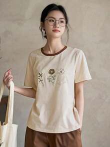 Y2K Style, Fashionable Style, 2026 Newest, Cute Style, Casual Style. Short-Sleeved T-Shirt With Floral Print "SPARKS OF LIGHT 2003 IN THE SUNLIGHT", Leisure Time, Graphic T-Shirts 180g (S-XXXL) - 貝斯 - 查看 5