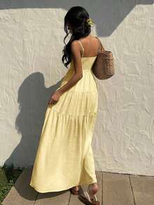 Vestido con escote de tubo plisado de tela texturizada color melocotón claro, con tirantes finos, cintura suelta, estilo relajado para vacaciones - Amarillo claro - Ver 2