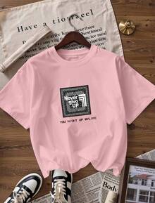 T-Shirt With "Never Give Up" Slogan And Bandana Design.  Short-Sleeved T-Shirt For Spring/Summer 2026, Made In Mexico, 180 Grams. Cartoon Print, Couple Design, Suitable For Indoor Or Outdoor Wear. Crew Neck, Unisex, Ideal For The Office And Leisure. One-Pack. - PK-P631577SLNDXZGY568 - 查看 4