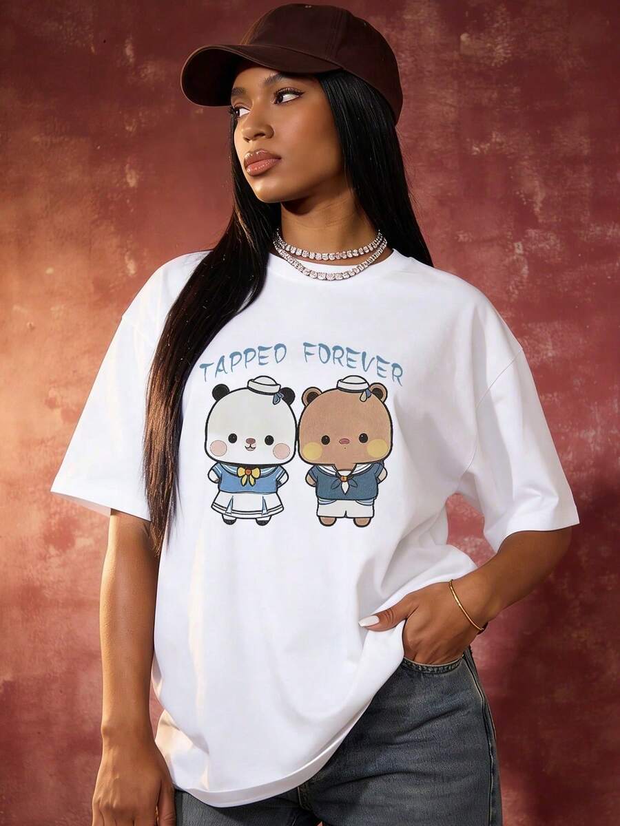 Camiseta de verano para mujer, casual, de cuello redondo y manga corta, con un estampado dulce de dos adorables osos marineros con uniformes azules y la frase "Forever". Color negro. - Blanco - Ver 1