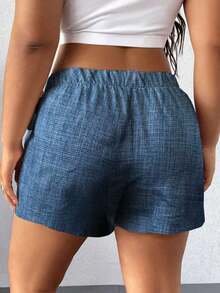 Falda pantalón informal de aspecto de mezclilla con doblez asimétrico y nudo lateral para mujer talla grande - Niebla azul - Ver 2