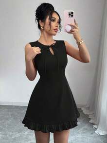 Nuevo vestido mini ajustado de mujer con cuello redondo, diseño de lazo, abertura lateral sin mangas, vestido de oficina, cita y fiesta, elegante y versátil con diseño de color block y volantes - Negro - Ver 3