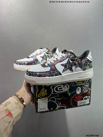  A BATHING APE Bape 休闲运动鞋，撞色星形Logo亮面休闲鞋，黑白喷漆款，男女通用
