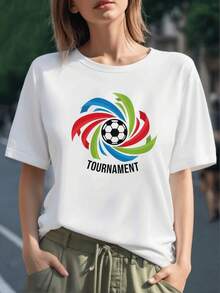 Balón rodeado por formas curvas multicolor que simbolizan energía movimiento y unión deportiva camiseta para mujer 100% algodón cómoda y moderna para amantes del fútbol y la pasión del torneo - Negro - Ver 6