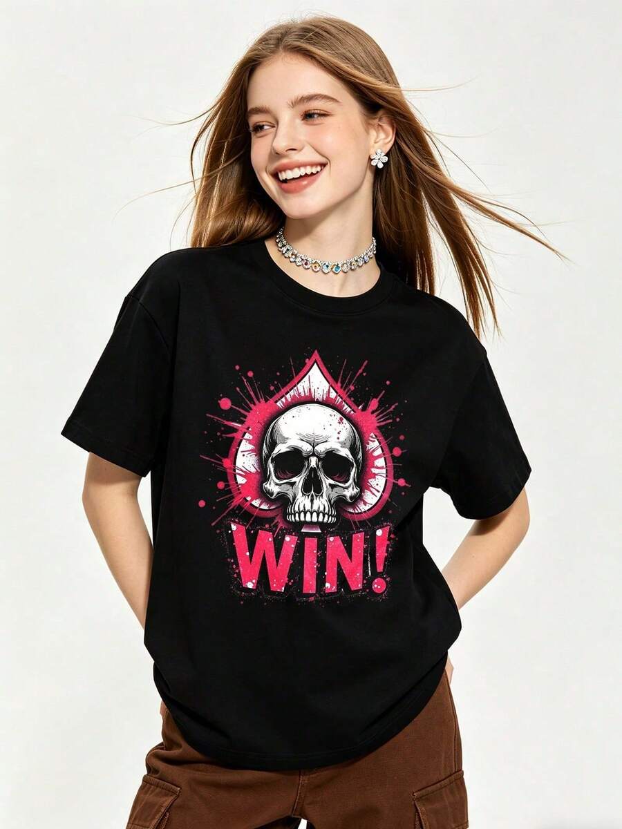 Camiseta de manga corta con cuello redondo suave y casual para mujer de verano |   Corazones, Oscuro Dulce Genial, VICTORIA, Salpicadura de Tinta Rosa | Tops para salir, Estilo callejero europeo y americano, Casual deportivo, Estilo unisex, Estilo casual urbano, Tops bonitos, Generación Z, Curvas, Ropa Y2K, Camisetas divertidas, Tops de mujer, Conjuntos de vacaciones para mujer, Top lindo, Camiseta gráfica, Conjuntos de primavera, Camisetas holgadas, Ropa urbana retro, Estilo de los 90, Estilo de los 2000, Subcultura, Top negro, Tops blancos, Conjunto de fiesta de los 90. - Negro - Ver 1