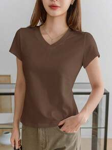 Camiseta de mujer de unicolor con cuello en V y manga corta, estilo de negocios casual de verano "Old Money" para ropa de trabajo de mujer - Café integral - Ver 2