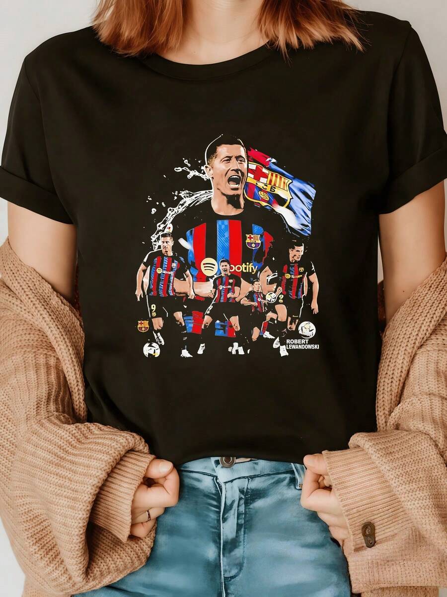 Players United, Showing Passion And Strength Under A Vibrant Flag That Symbolizes Dedication, Overcoming Challenges, And Team Spirit. Modern Women's T-Shirt With Casual Sporty Print. - 黑色 - 查看 1