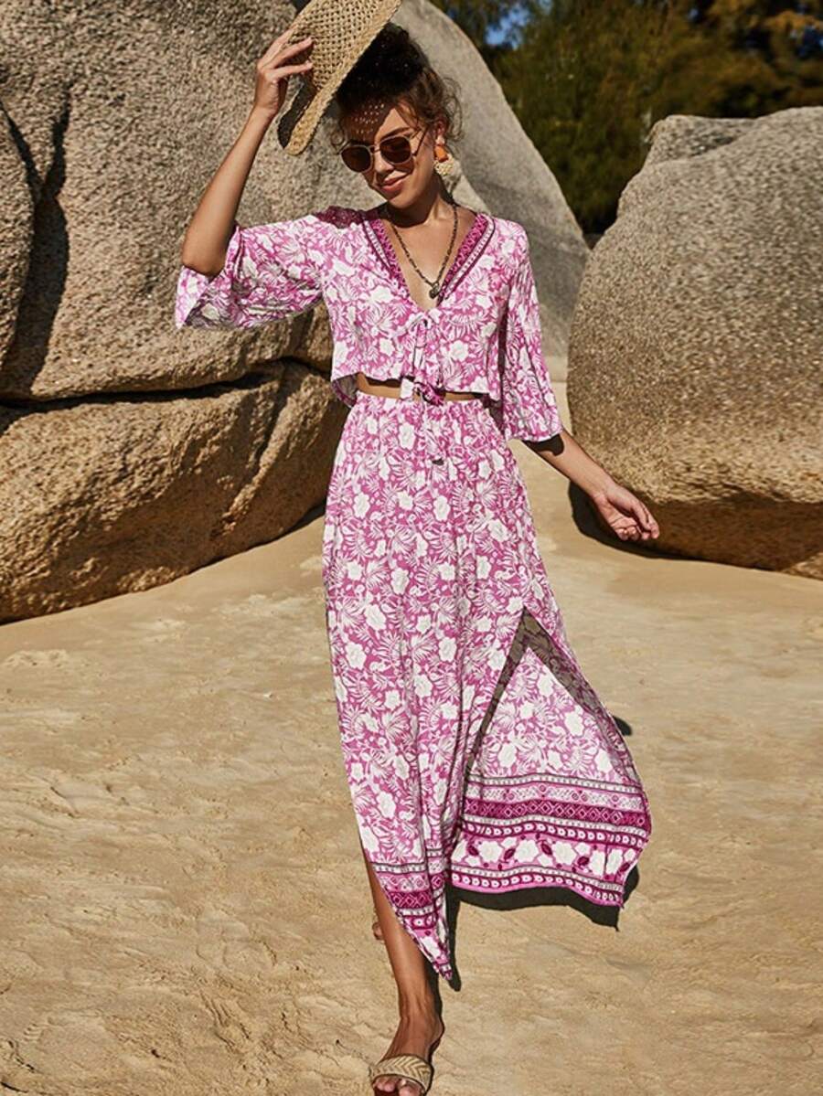 Vestido de mujer color azul con estampado floral tropical, escote en V profundo, manga media con cinturón, falda larga con abertura lateral, tejido ligero ideal para verano, estilo boho playero perfecto para vacaciones, fiestas en la playa y festivales - Rosa - Ver 1