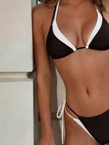 Bikini de dos piezas con escote halter y copa triangular, edición de junio de la serie Sunshine Girl 2026 para mujer, color beige y contraste. Traje de baño de vacaciones. - Blanco - Ver 3