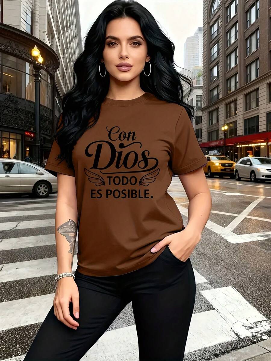 A Classic, Inspirational Religious Phrase In Spanish: "With God, All Things Are Possible." The Letter Print Is And Stylish; This Simple, Casual, And Versatile Women's Short-Sleeved T-Shirt With A Round Neck Is Suitable For Leisure, Travel, Vacations, And Other Activities. STWB - 棕色 - 查看 1